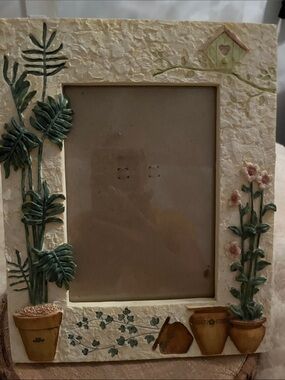 Decorative Botanical Ceramic Photo Frame in Cream and Green